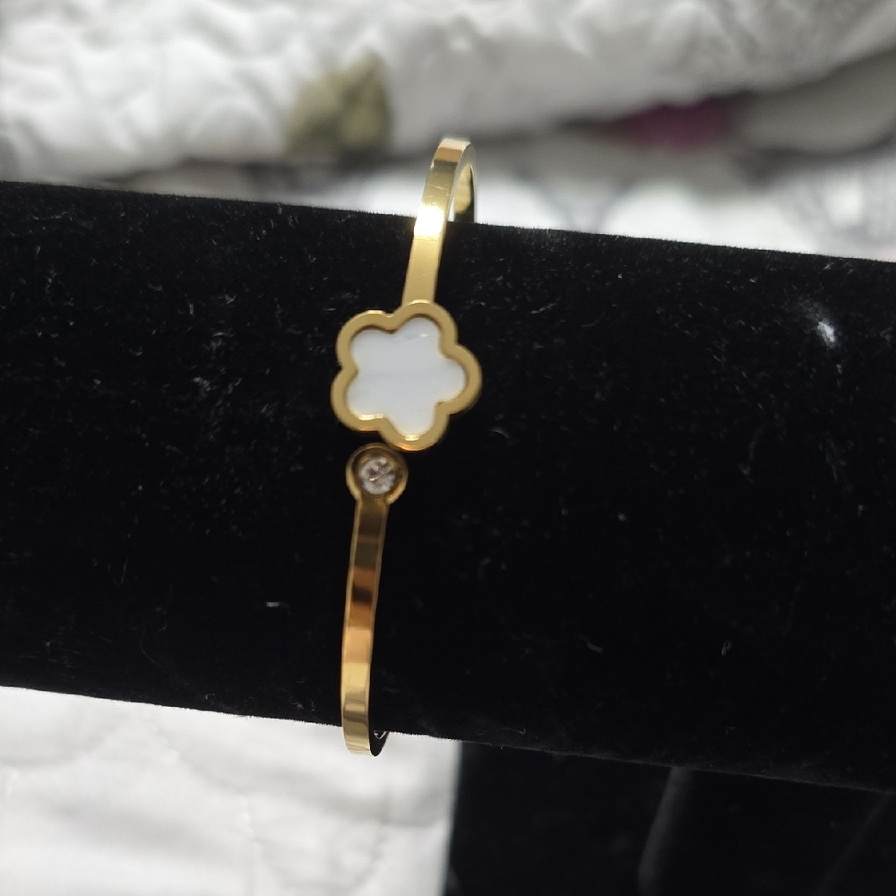 Gold and White Flower Bracelet